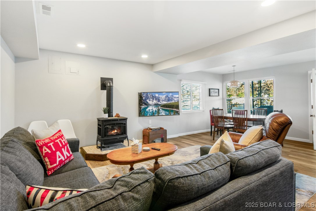 Sunrise Beach, Missouri 65079, United States, 3 Bedrooms Bedrooms, ,2 BathroomsBathrooms,Residential,Contingent,250223