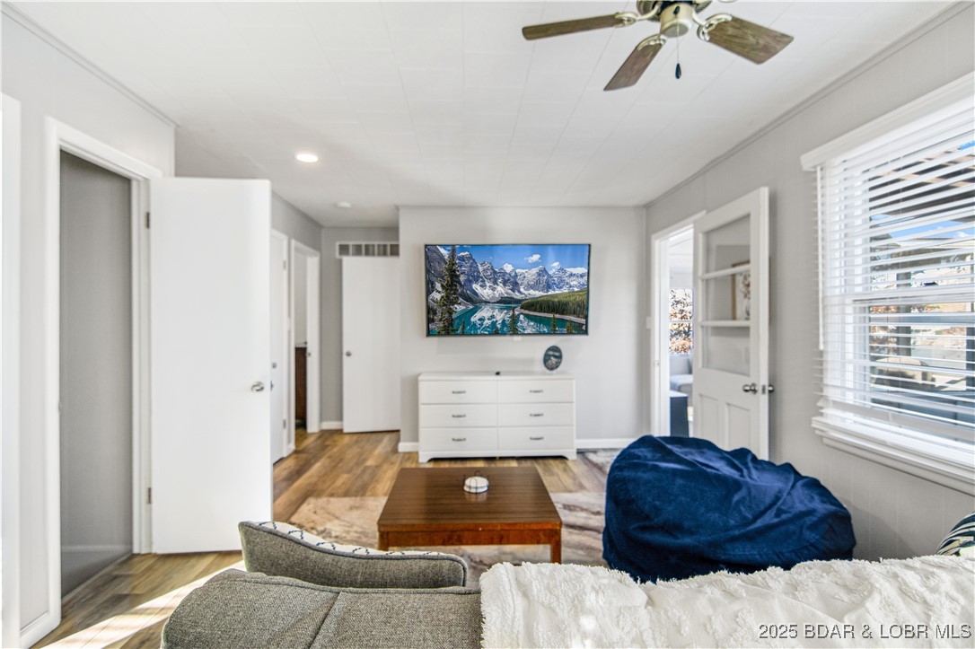 Sunrise Beach, Missouri 65079, United States, 3 Bedrooms Bedrooms, ,2 BathroomsBathrooms,Residential,Contingent,250223