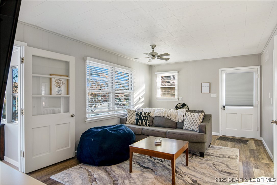 Sunrise Beach, Missouri 65079, United States, 3 Bedrooms Bedrooms, ,2 BathroomsBathrooms,Residential,Contingent,250223