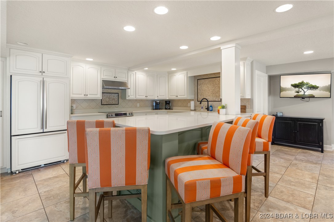 Sunrise Beach, Missouri 65079, United States, 5 Bedrooms Bedrooms, ,5 BathroomsBathrooms,Residential,Contingent,43093