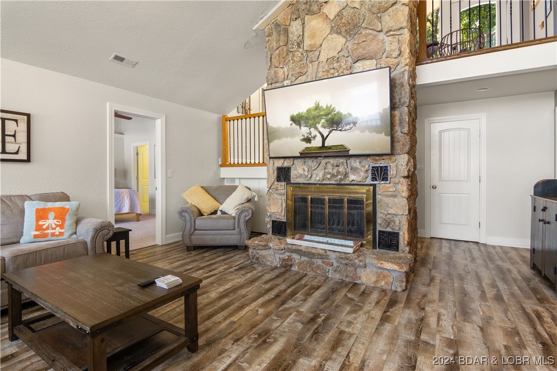 Sunrise Beach, Missouri 65079, United States, 5 Bedrooms Bedrooms, ,5 BathroomsBathrooms,Residential,Contingent,43093