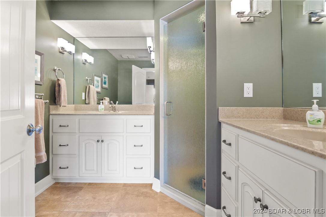 Sunrise Beach, Missouri 65079, United States, 5 Bedrooms Bedrooms, ,5 BathroomsBathrooms,Residential,Contingent,43093