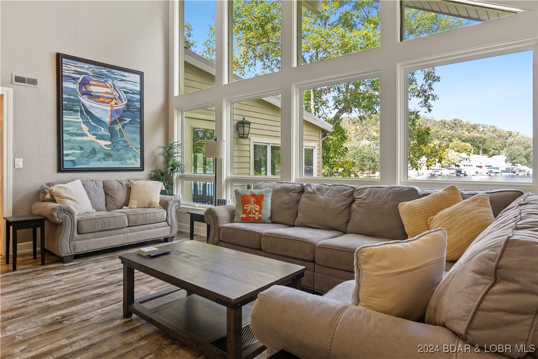 Sunrise Beach, Missouri 65079, United States, 5 Bedrooms Bedrooms, ,5 BathroomsBathrooms,Residential,Contingent,43093