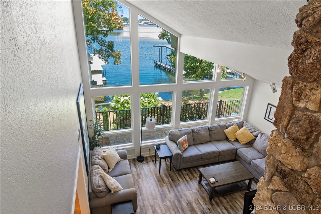 Sunrise Beach, Missouri 65079, United States, 5 Bedrooms Bedrooms, ,5 BathroomsBathrooms,Residential,Contingent,43093