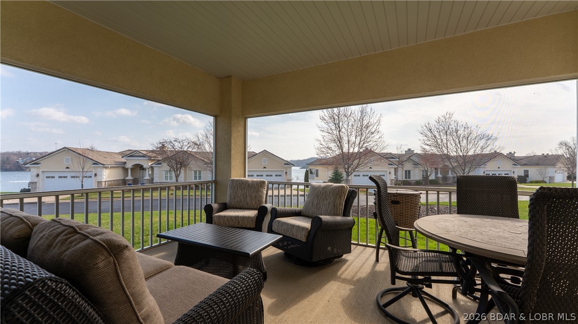 La Riva Est - Residential