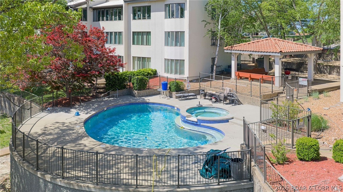 Four Seasons Racqt-Cntry Club - Residential