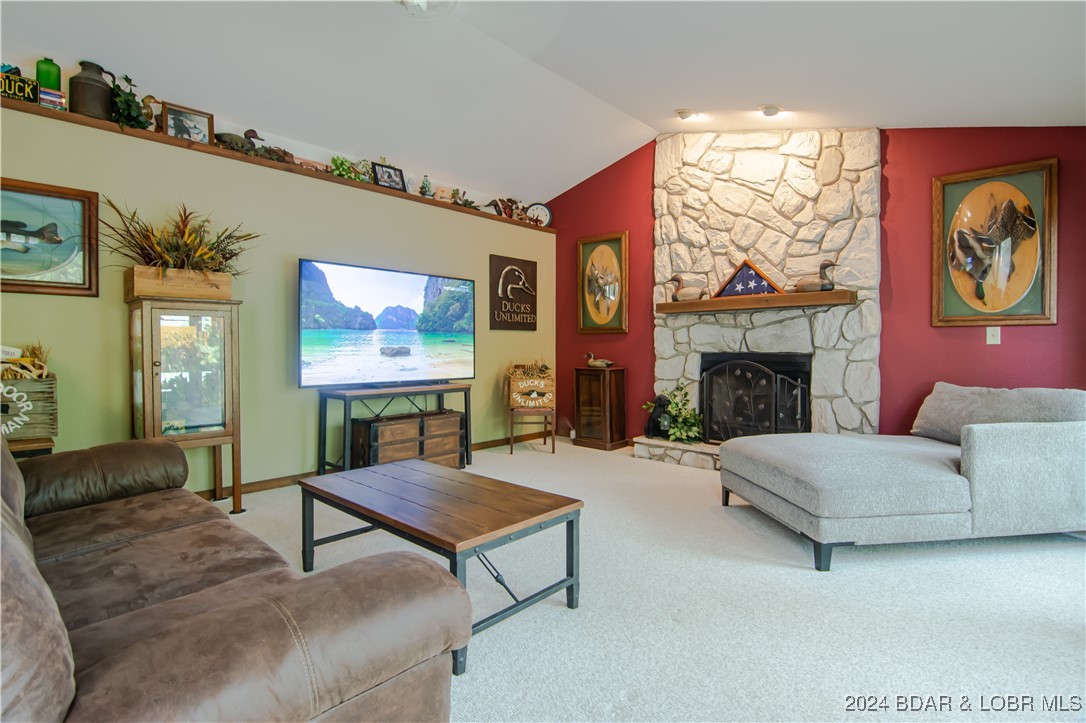 Sunrise Beach, Missouri 65079, United States, 2 Bedrooms Bedrooms, ,2 BathroomsBathrooms,Residential,Contingent,44358