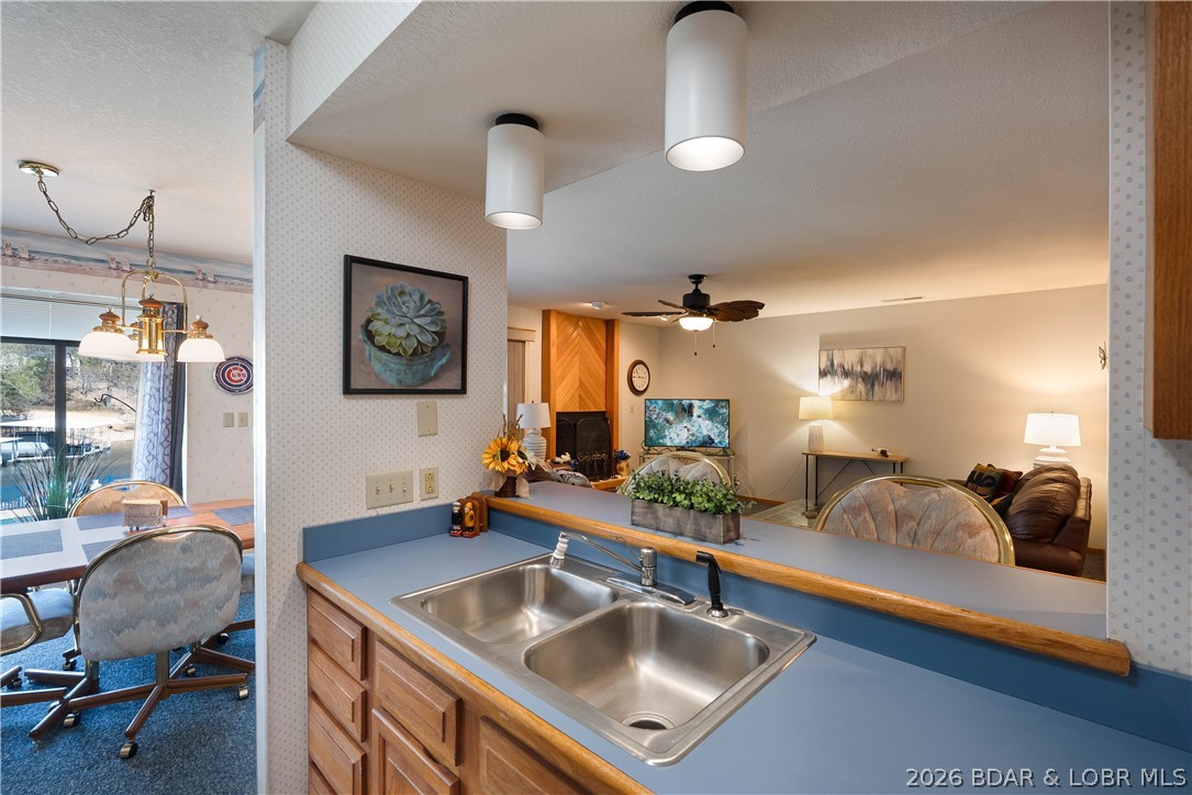 The Bronx On The Lake Condo - Residential