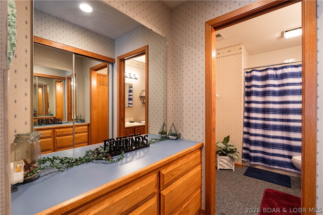 The Bronx On The Lake Condo - Residential