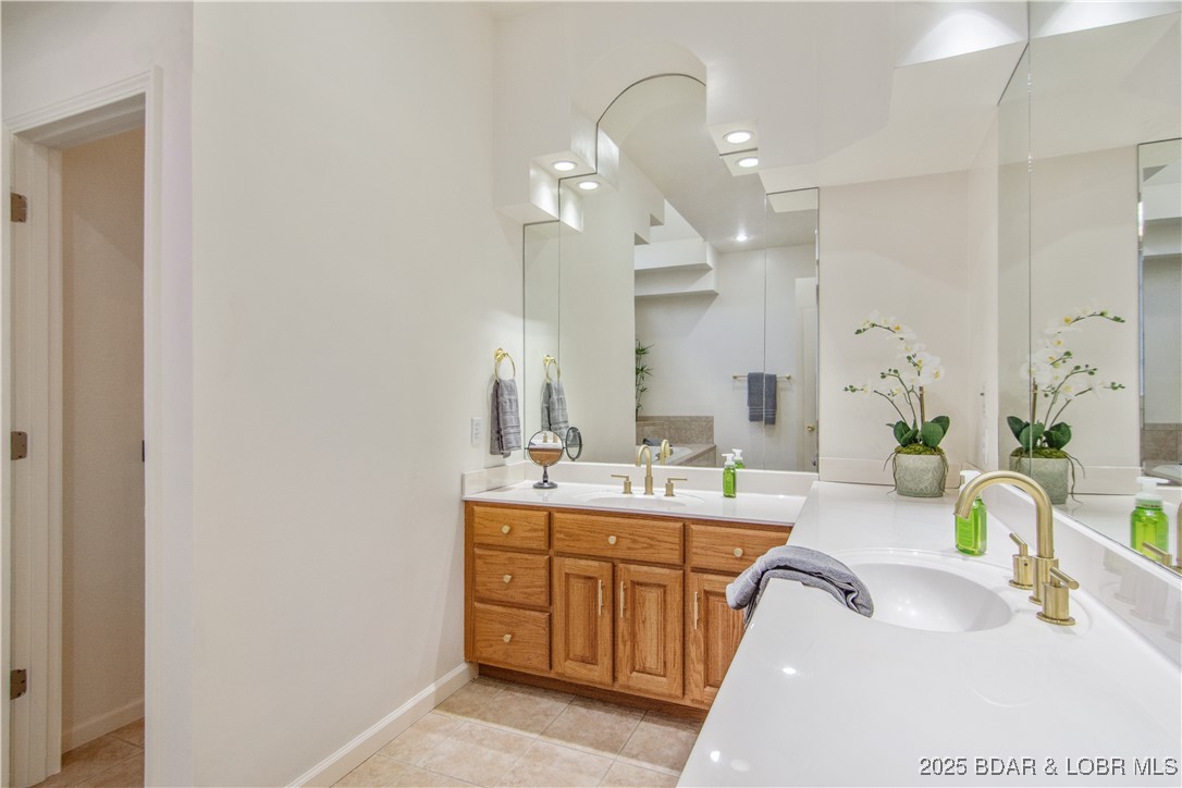 Osage Beach, Missouri 65065, United States, 4 Bedrooms Bedrooms, ,4 BathroomsBathrooms,Residential,Active,91154