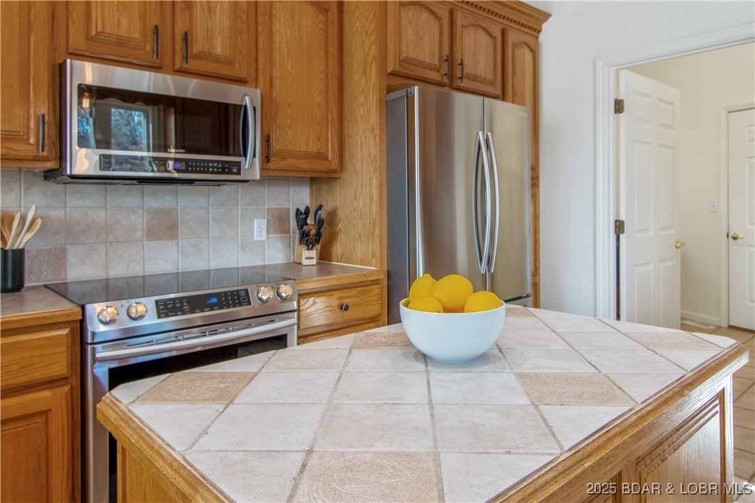 Osage Beach, Missouri 65065, United States, 4 Bedrooms Bedrooms, ,4 BathroomsBathrooms,Residential,Active,91154