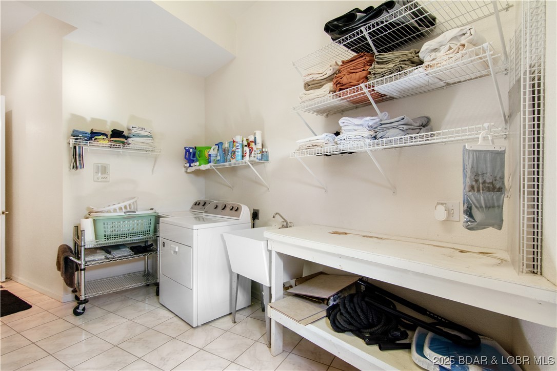 Osage Beach, Missouri 65065, United States, 4 Bedrooms Bedrooms, ,4 BathroomsBathrooms,Residential,Active,91154