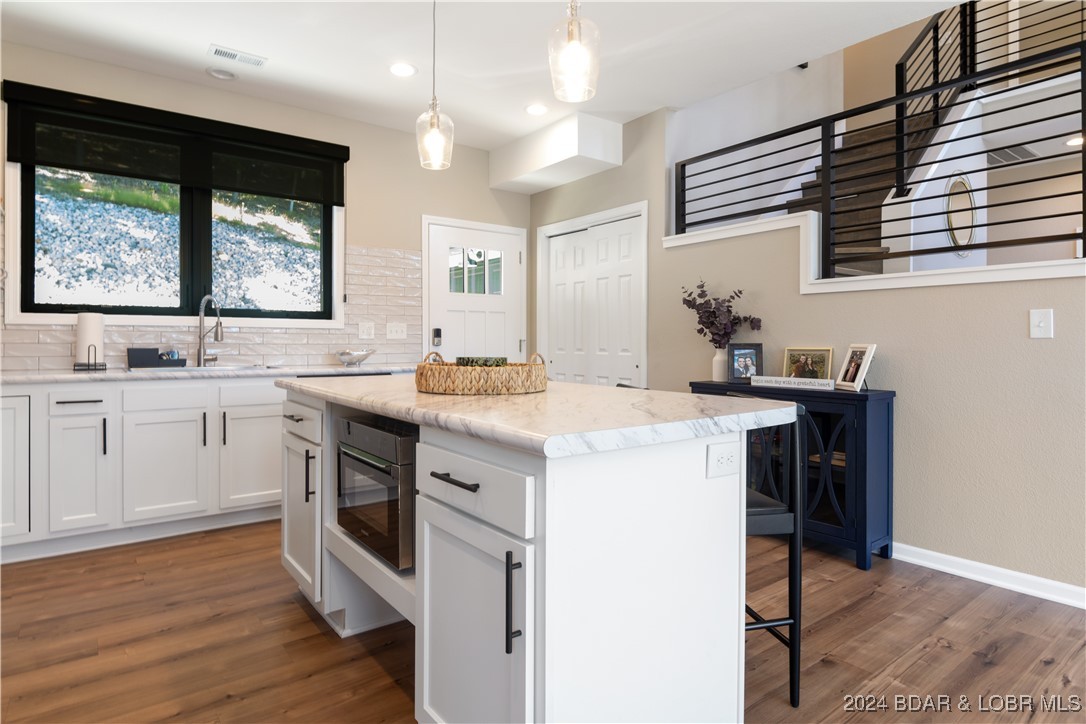 Lake Ozark, Missouri 65049, United States, 3 Bedrooms Bedrooms, ,3 BathroomsBathrooms,Residential,Contingent,44986