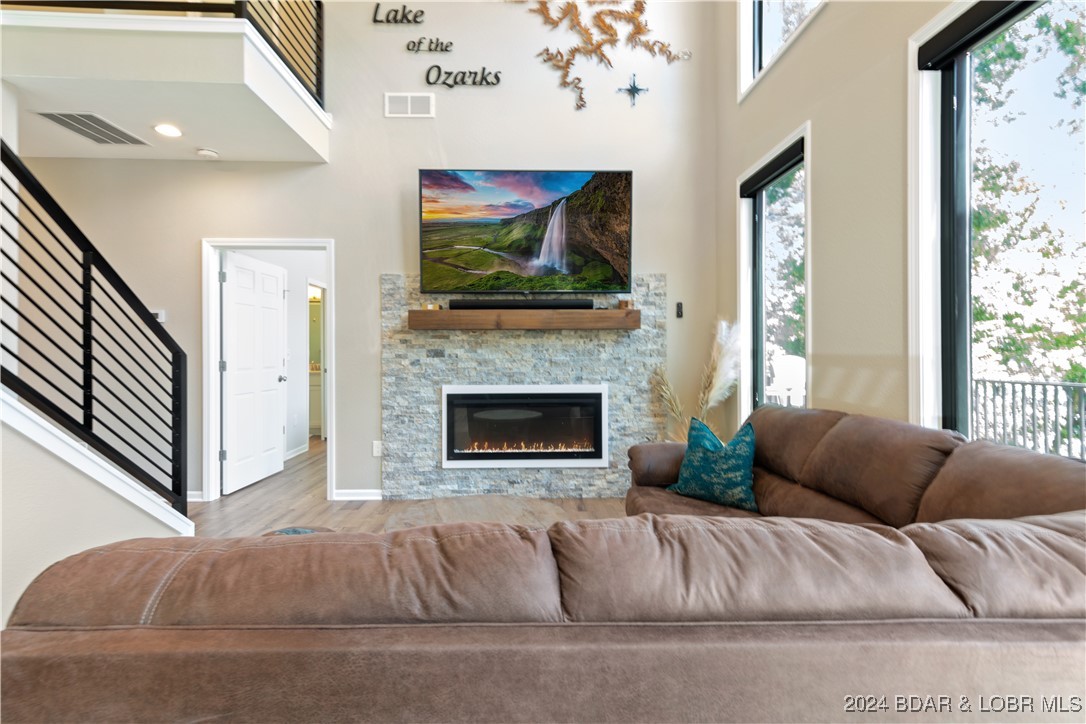 Lake Ozark, Missouri 65049, United States, 3 Bedrooms Bedrooms, ,3 BathroomsBathrooms,Residential,Contingent,44986