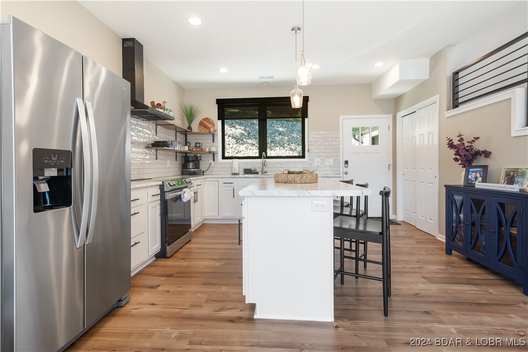 Lake Ozark, Missouri 65049, United States, 3 Bedrooms Bedrooms, ,3 BathroomsBathrooms,Residential,Contingent,44986