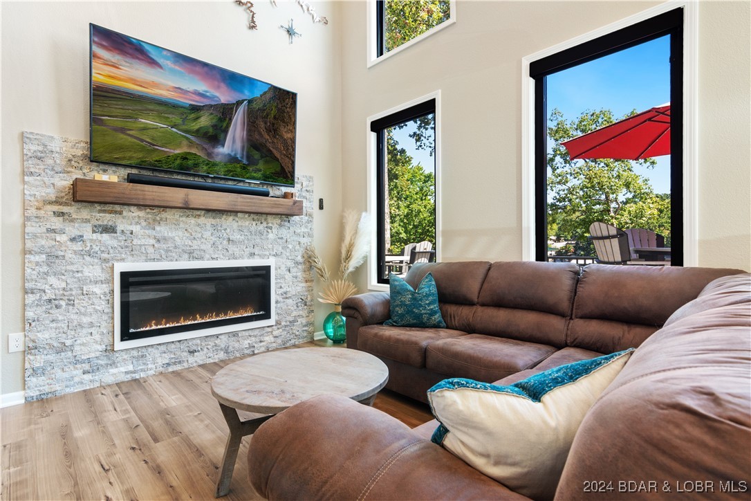 Lake Ozark, Missouri 65049, United States, 3 Bedrooms Bedrooms, ,3 BathroomsBathrooms,Residential,Contingent,44986