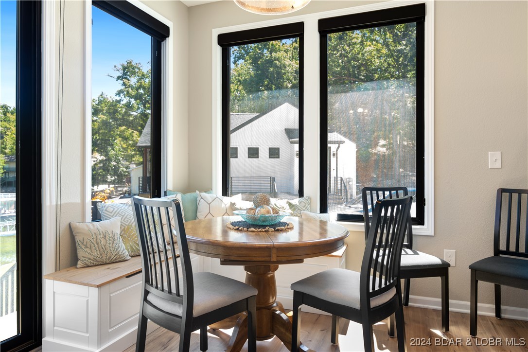 Lake Ozark, Missouri 65049, United States, 3 Bedrooms Bedrooms, ,3 BathroomsBathrooms,Residential,Contingent,44986