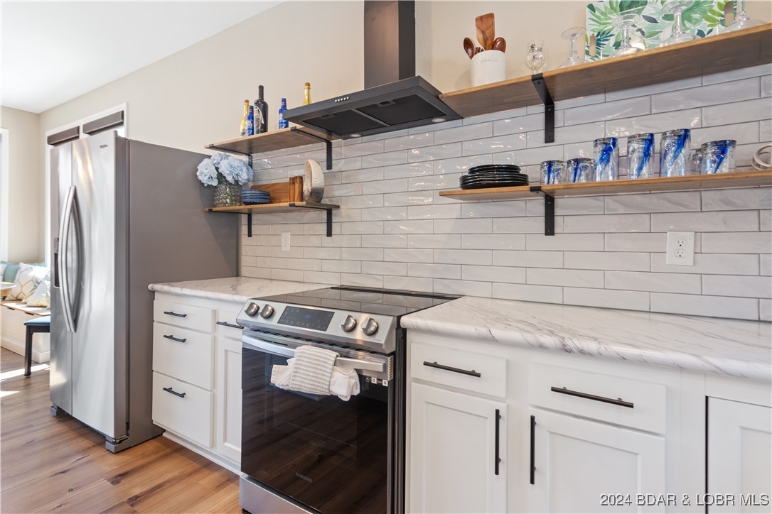 Lake Ozark, Missouri 65049, United States, 3 Bedrooms Bedrooms, ,3 BathroomsBathrooms,Residential,Contingent,44986