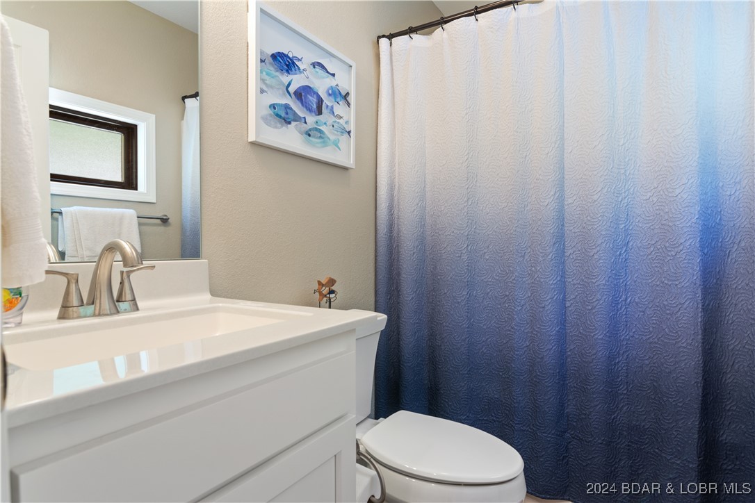 Lake Ozark, Missouri 65049, United States, 3 Bedrooms Bedrooms, ,3 BathroomsBathrooms,Residential,Contingent,44986