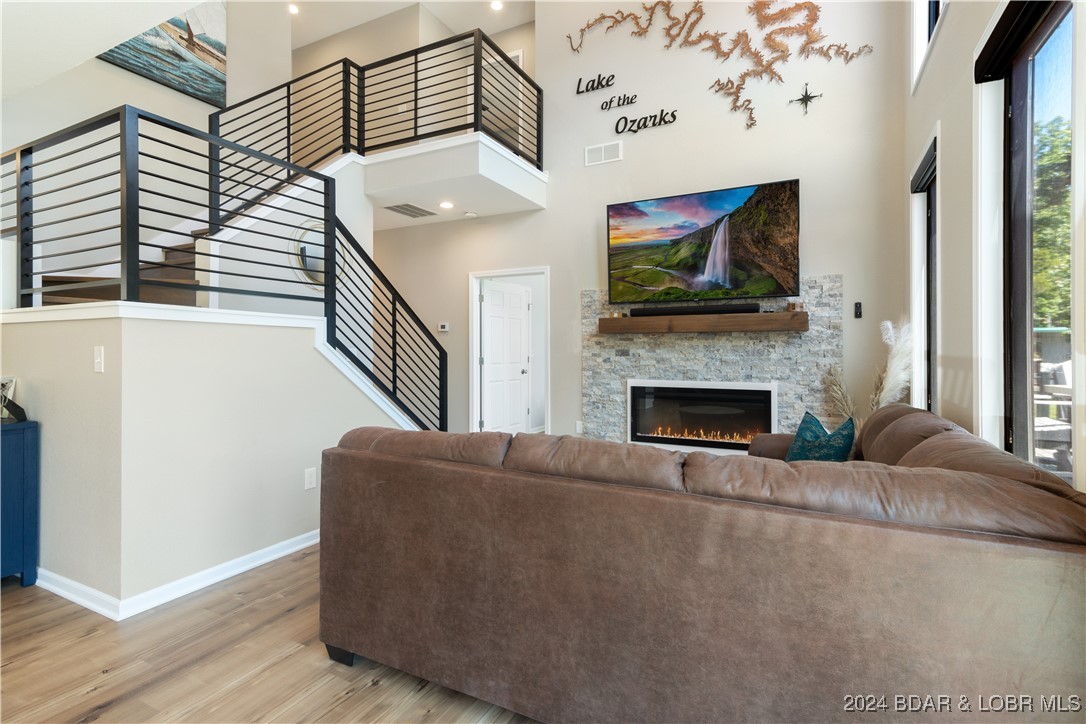 Lake Ozark, Missouri 65049, United States, 3 Bedrooms Bedrooms, ,3 BathroomsBathrooms,Residential,Contingent,44986