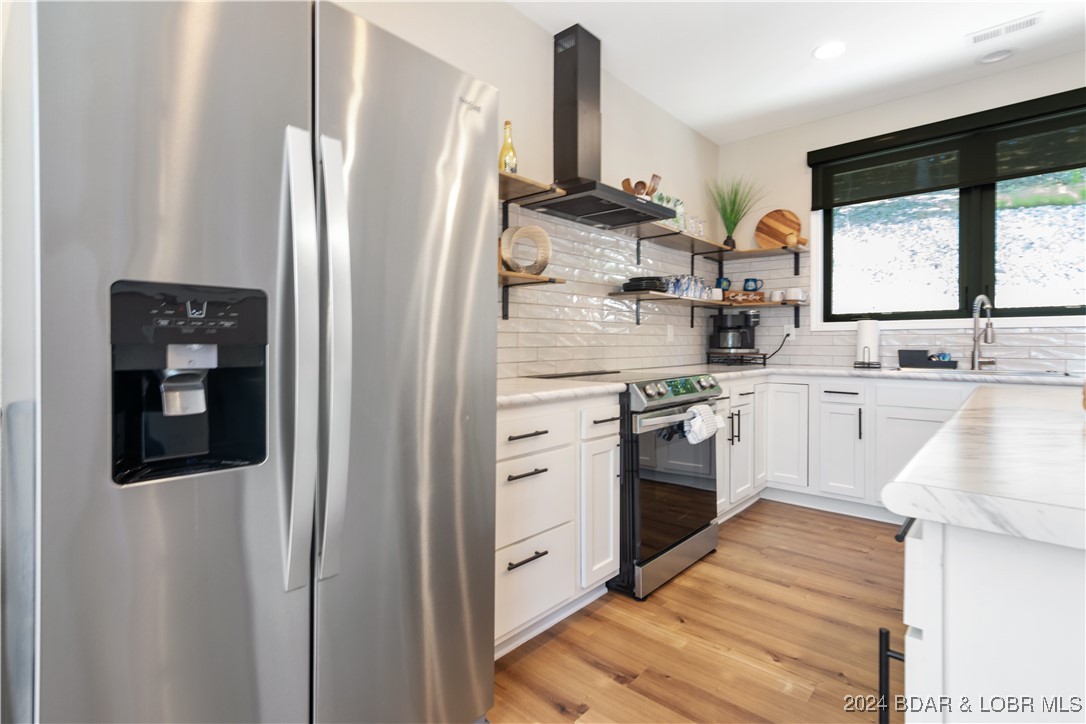 Lake Ozark, Missouri 65049, United States, 3 Bedrooms Bedrooms, ,3 BathroomsBathrooms,Residential,Contingent,44986