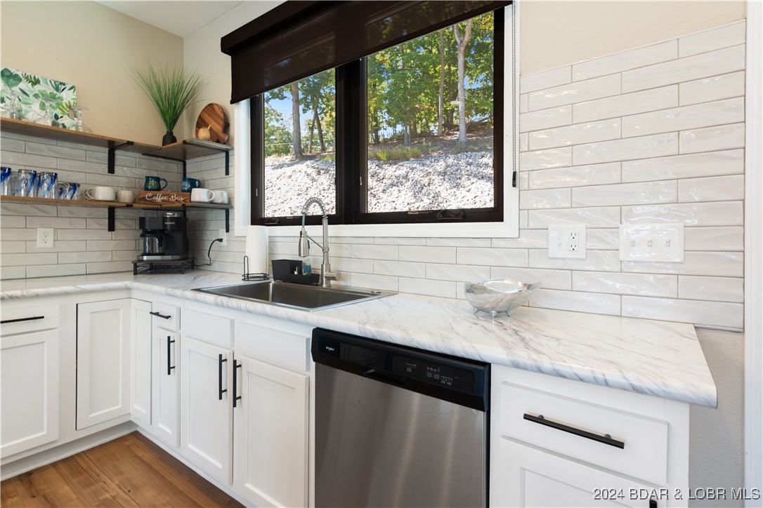 Lake Ozark, Missouri 65049, United States, 3 Bedrooms Bedrooms, ,3 BathroomsBathrooms,Residential,Contingent,44986