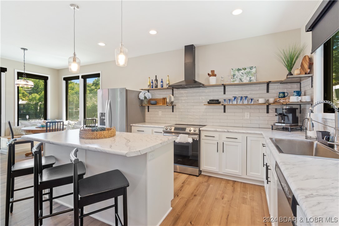 Lake Ozark, Missouri 65049, United States, 3 Bedrooms Bedrooms, ,3 BathroomsBathrooms,Residential,Contingent,44986