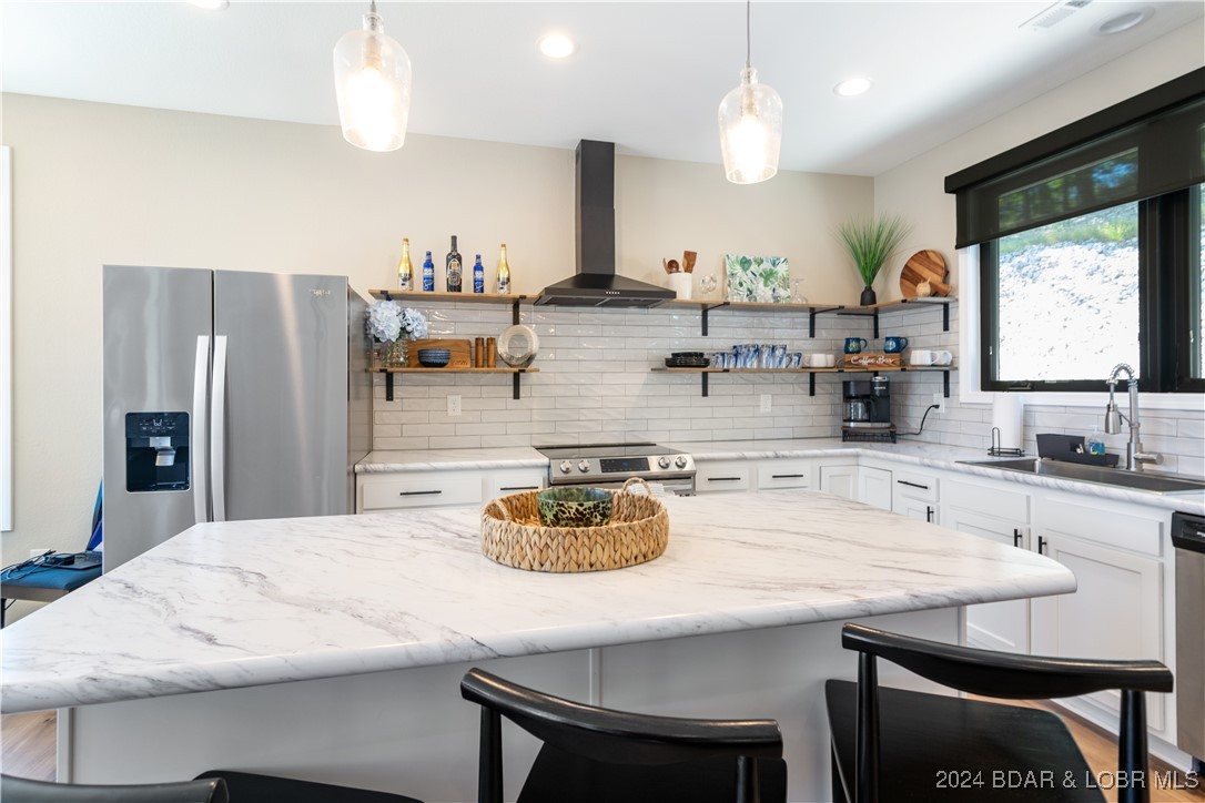 Lake Ozark, Missouri 65049, United States, 3 Bedrooms Bedrooms, ,3 BathroomsBathrooms,Residential,Contingent,44986