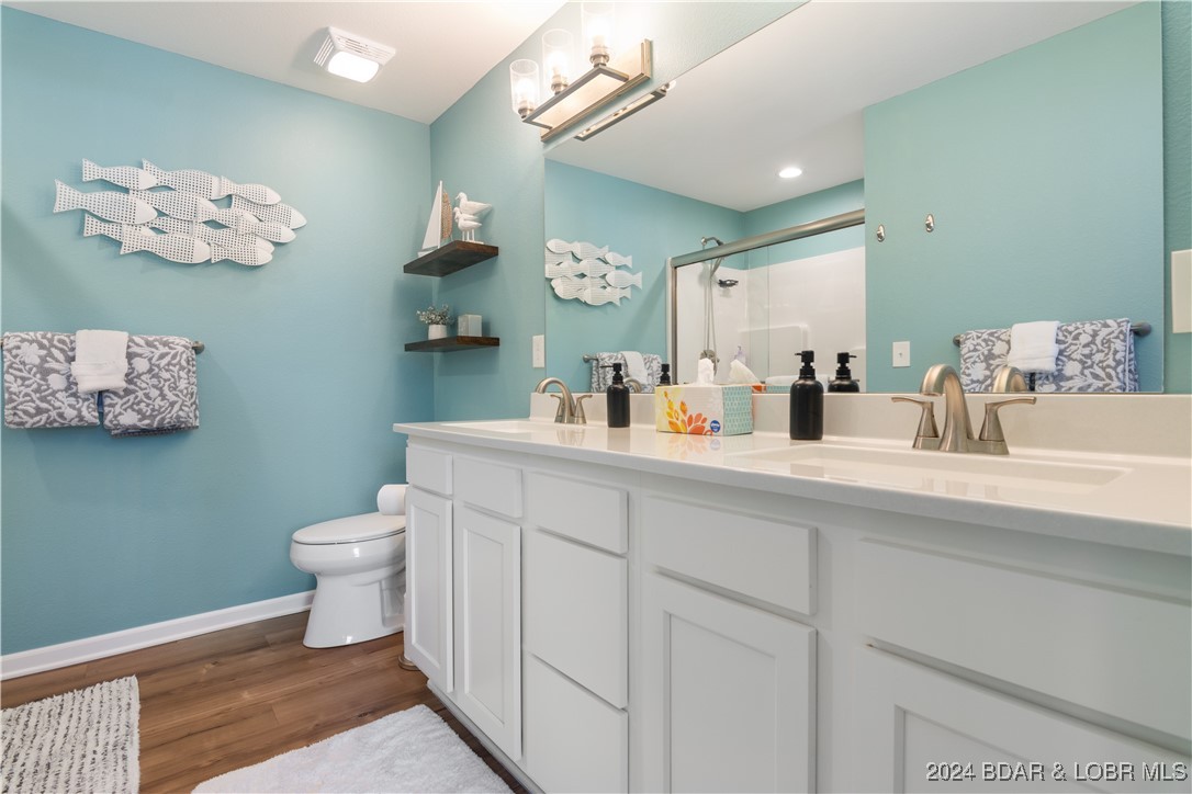 Lake Ozark, Missouri 65049, United States, 3 Bedrooms Bedrooms, ,3 BathroomsBathrooms,Residential,Contingent,44986