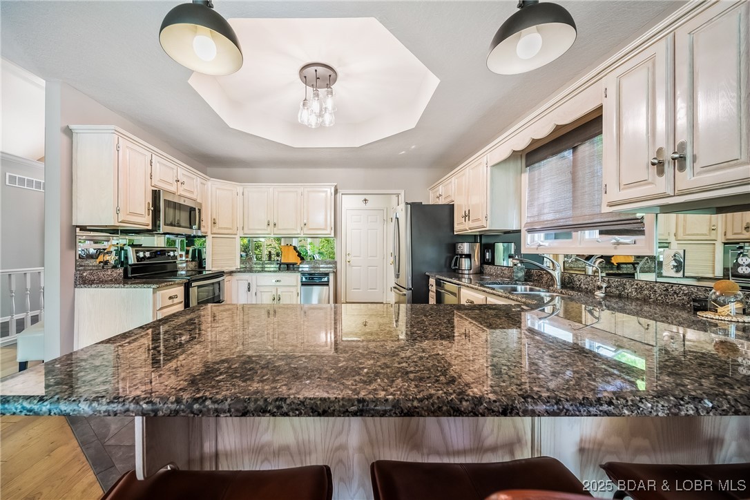 Four Seasons, Missouri 65049, United States, 4 Bedrooms Bedrooms, ,4 BathroomsBathrooms,Residential,Active,120562