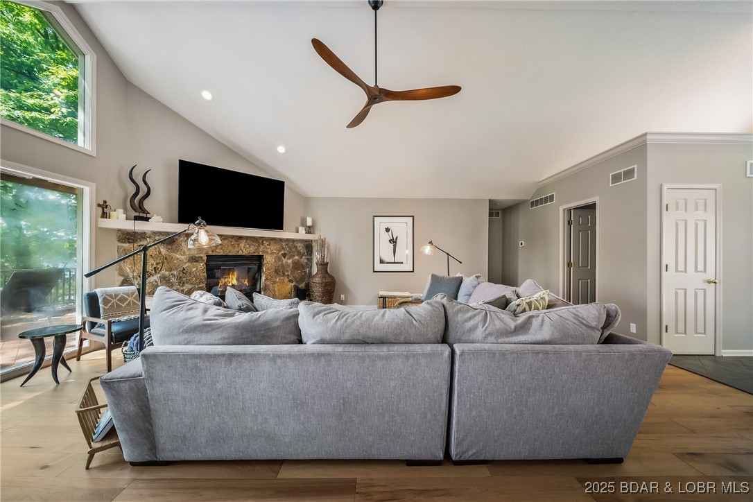 Four Seasons, Missouri 65049, United States, 4 Bedrooms Bedrooms, ,4 BathroomsBathrooms,Residential,Active,120562