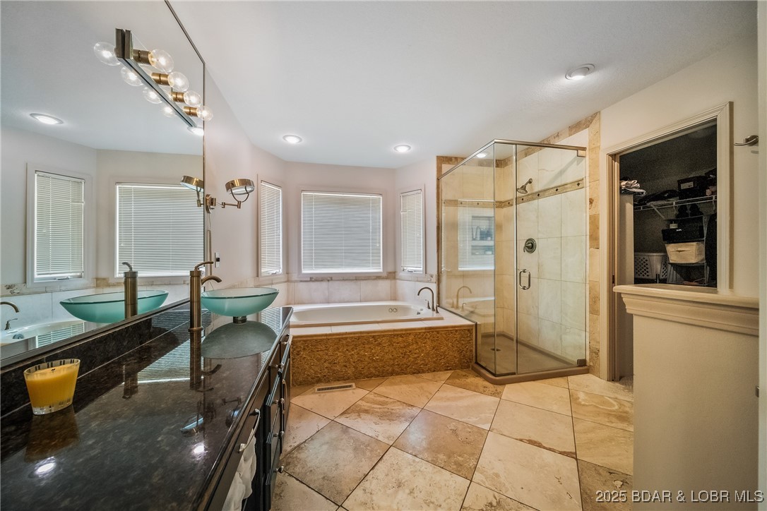 Four Seasons, Missouri 65049, United States, 4 Bedrooms Bedrooms, ,4 BathroomsBathrooms,Residential,Active,120562