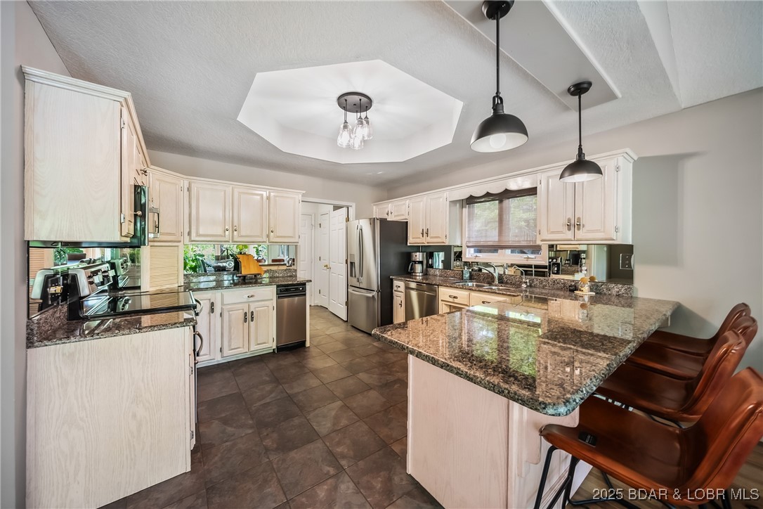 Four Seasons, Missouri 65049, United States, 4 Bedrooms Bedrooms, ,4 BathroomsBathrooms,Residential,Active,120562