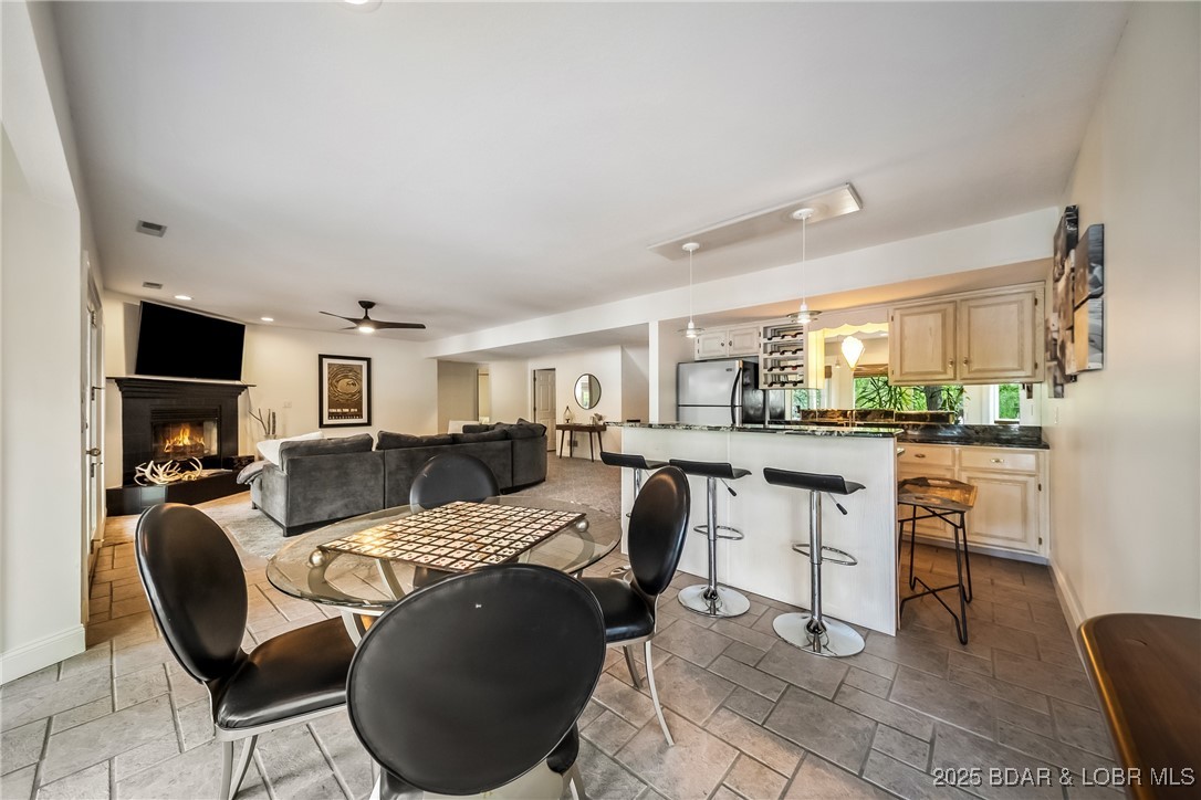 Four Seasons, Missouri 65049, United States, 4 Bedrooms Bedrooms, ,4 BathroomsBathrooms,Residential,Active,120562