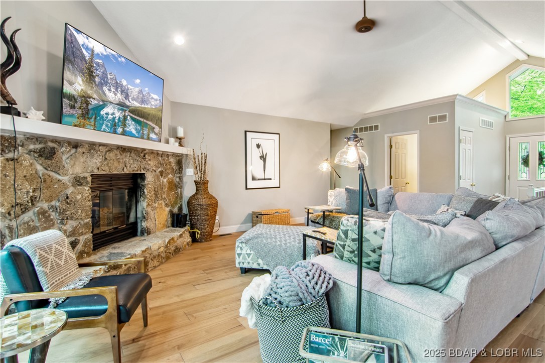 Four Seasons, Missouri 65049, United States, 4 Bedrooms Bedrooms, ,4 BathroomsBathrooms,Residential,Active,120562