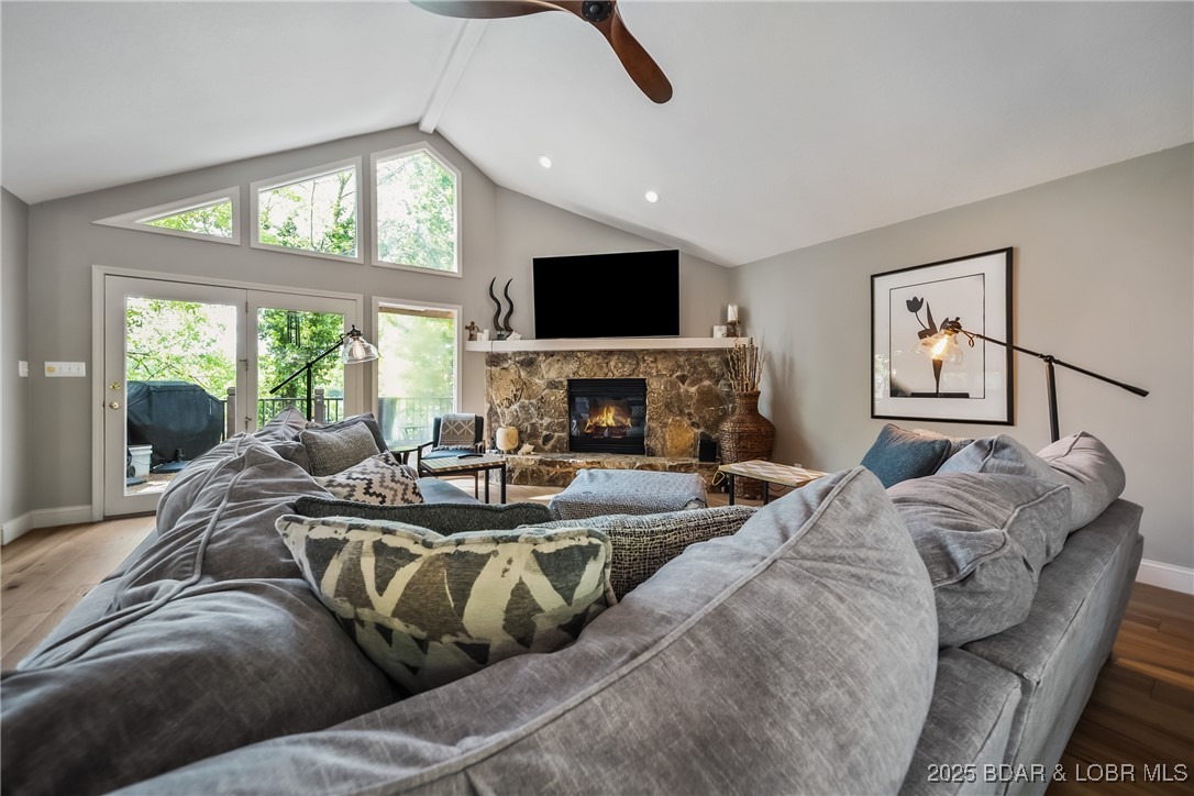 Four Seasons, Missouri 65049, United States, 4 Bedrooms Bedrooms, ,4 BathroomsBathrooms,Residential,Active,120562