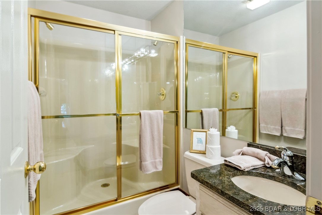 Four Seasons, Missouri 65049, United States, 4 Bedrooms Bedrooms, ,4 BathroomsBathrooms,Residential,Active,120562