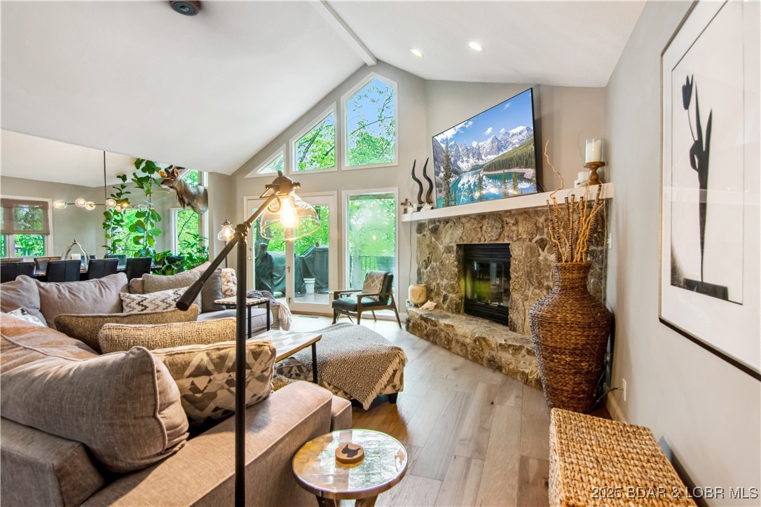 Four Seasons, Missouri 65049, United States, 4 Bedrooms Bedrooms, ,4 BathroomsBathrooms,Residential,Active,120562