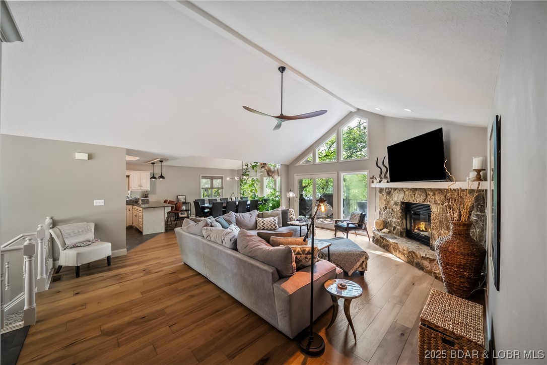 Four Seasons, Missouri 65049, United States, 4 Bedrooms Bedrooms, ,4 BathroomsBathrooms,Residential,Active,120562 Four Seasons, Missouri 65049, United States, 4 Bedrooms Bedrooms, ,4 BathroomsBathrooms,Residential,Active,120562