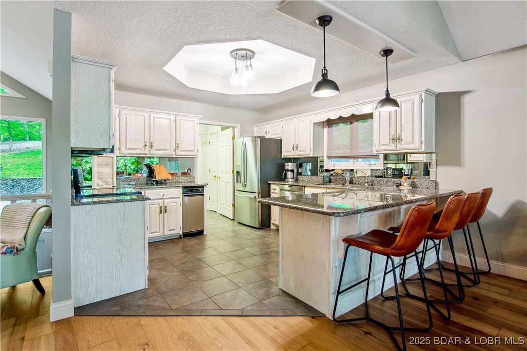 Four Seasons, Missouri 65049, United States, 4 Bedrooms Bedrooms, ,4 BathroomsBathrooms,Residential,Active,120562