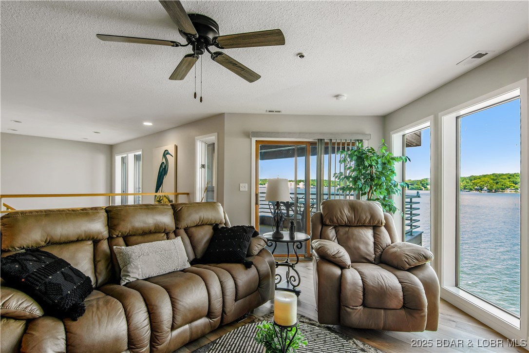 Lake Ozark, Missouri 65049, United States, 3 Bedrooms Bedrooms, ,3 BathroomsBathrooms,Residential,Active,137128