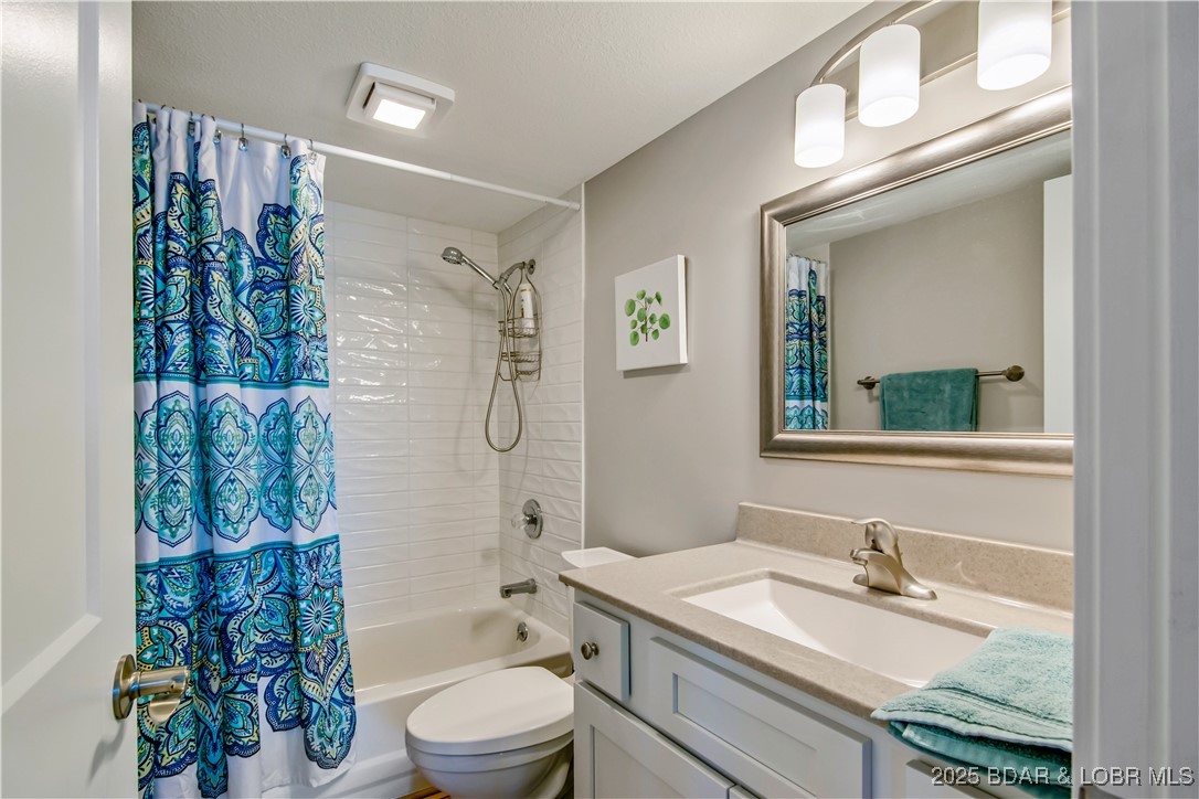 Lake Ozark, Missouri 65049, United States, 3 Bedrooms Bedrooms, ,3 BathroomsBathrooms,Residential,Active,137128