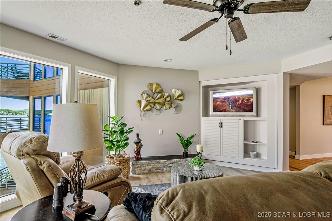 Lake Ozark, Missouri 65049, United States, 3 Bedrooms Bedrooms, ,3 BathroomsBathrooms,Residential,Active,137128