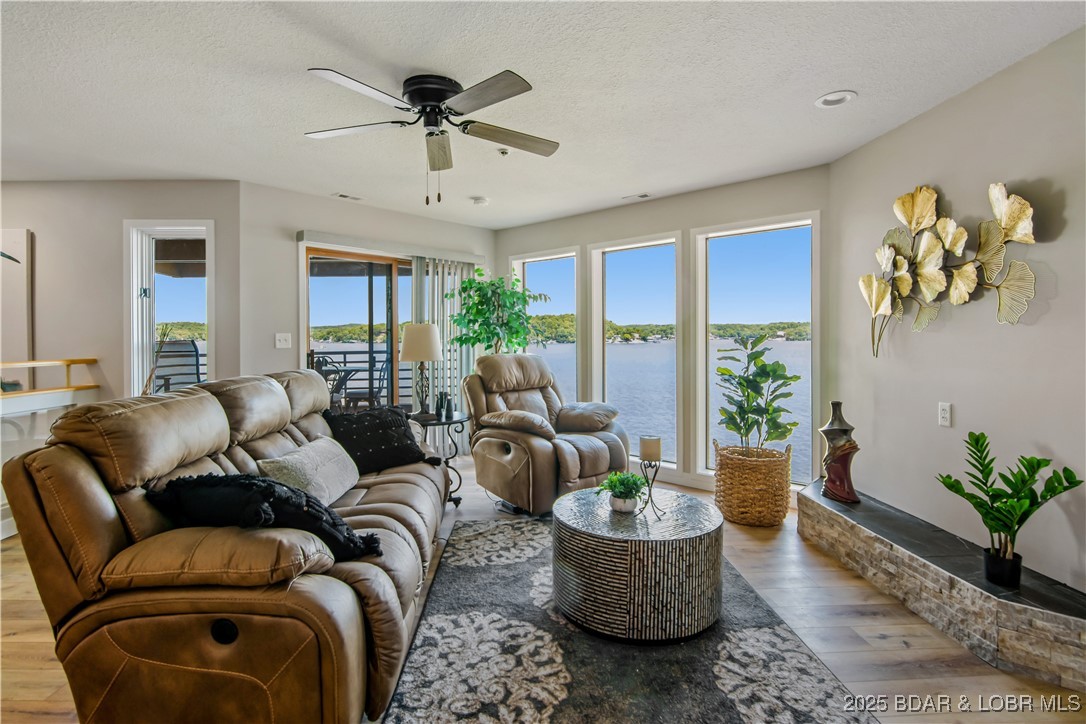 Lake Ozark, Missouri 65049, United States, 3 Bedrooms Bedrooms, ,3 BathroomsBathrooms,Residential,Active,137128