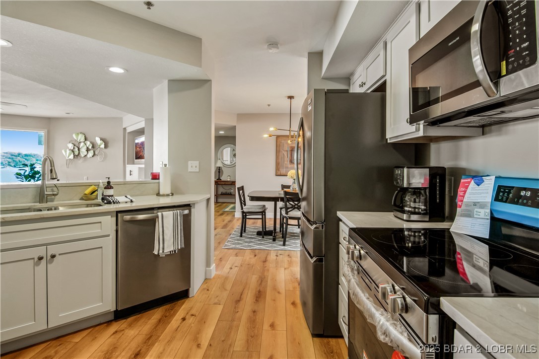 Lake Ozark, Missouri 65049, United States, 3 Bedrooms Bedrooms, ,3 BathroomsBathrooms,Residential,Active,137128