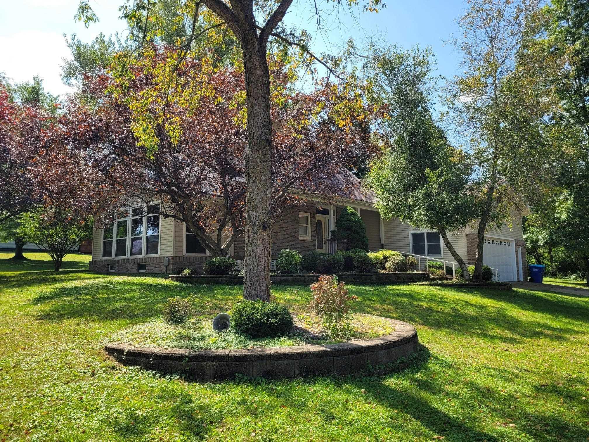 1108 3rd St. NE - Photo 2