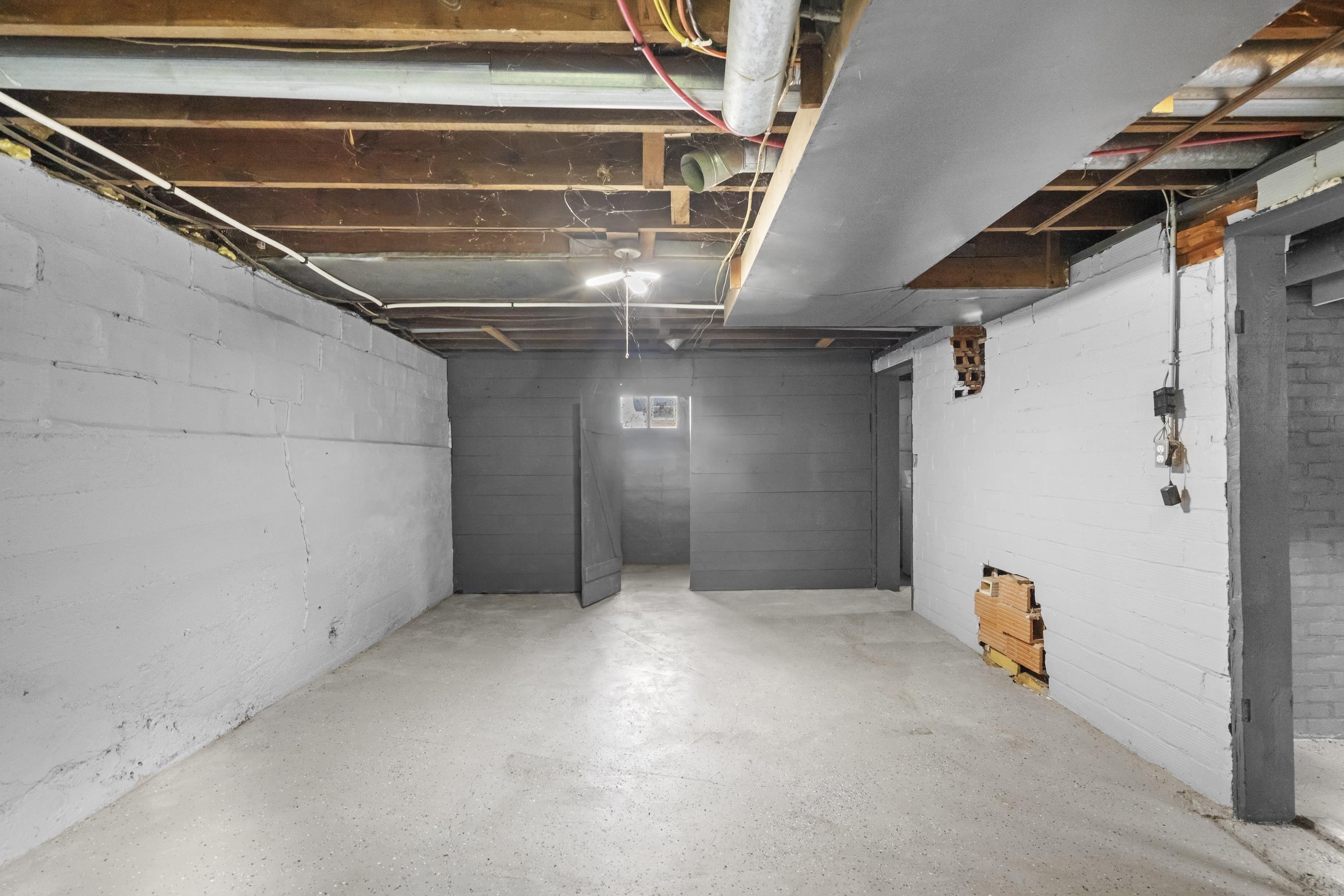 Vinton, Iowa 52349, United States, 2 Bedrooms Bedrooms, ,1 BathroomBathrooms,Residential,Active,197125