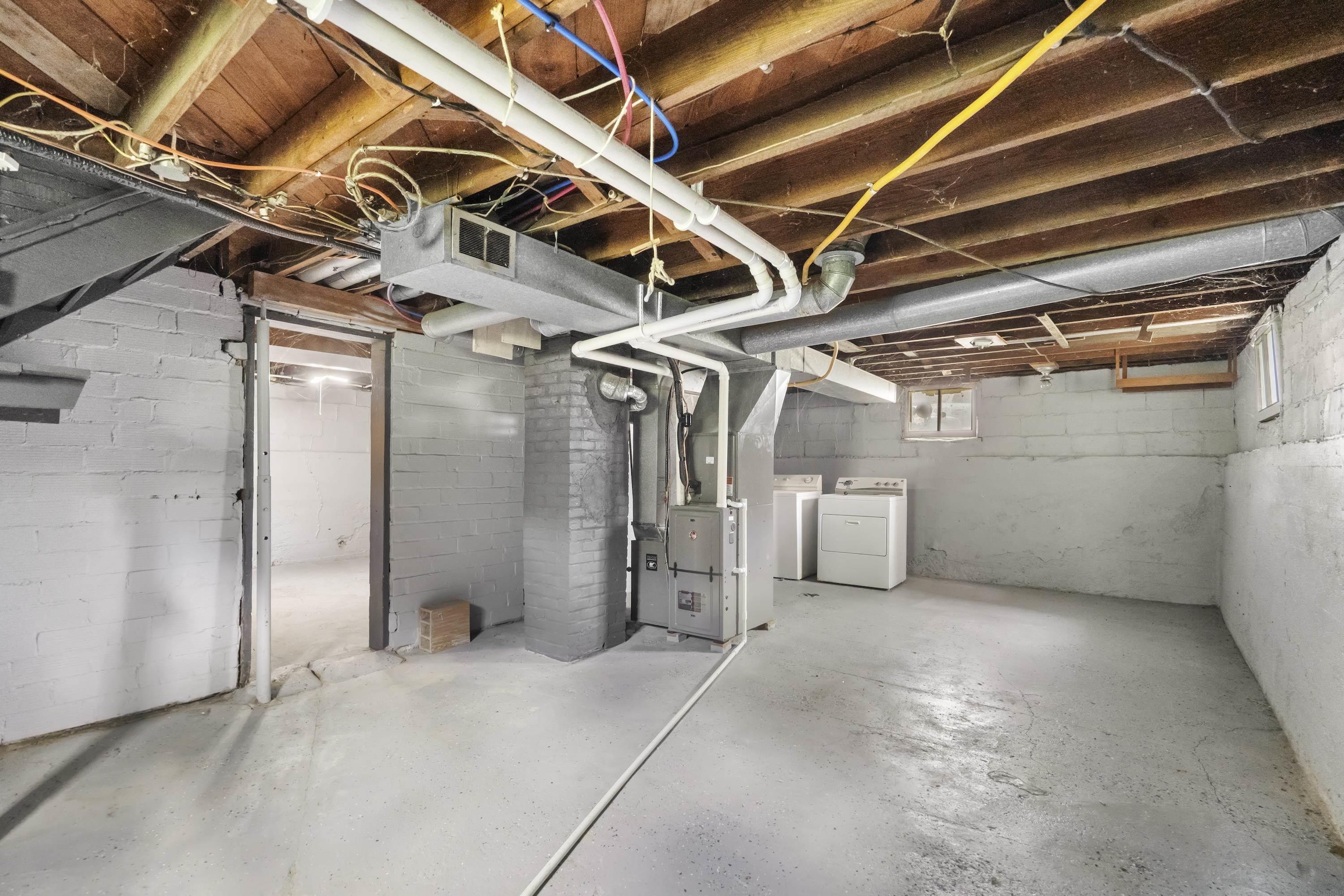 Vinton, Iowa 52349, United States, 2 Bedrooms Bedrooms, ,1 BathroomBathrooms,Residential,Active,197125