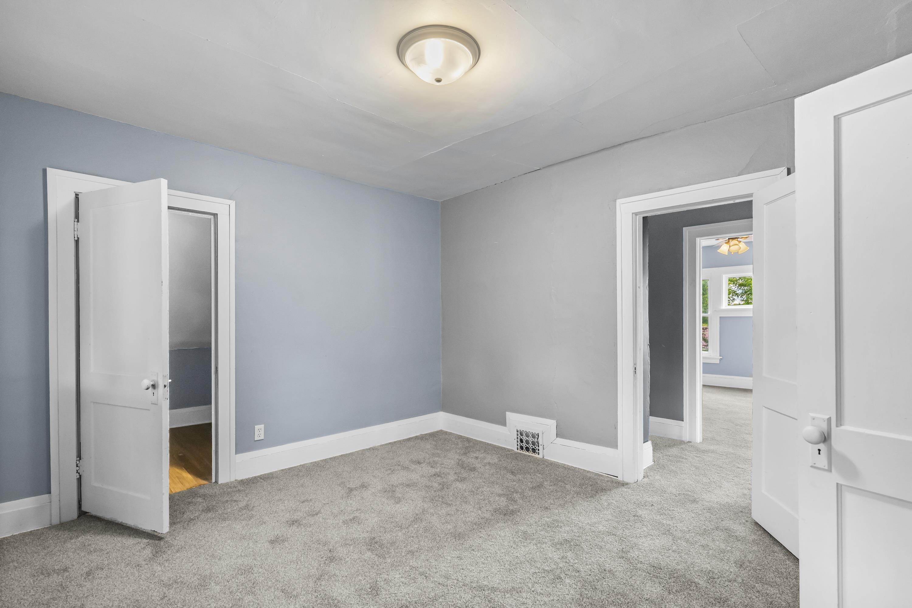 Vinton, Iowa 52349, United States, 2 Bedrooms Bedrooms, ,1 BathroomBathrooms,Residential,Active,197125