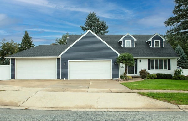 1604 HILLSIDE AVE, WAVERLY, IA 50677 - Image 06289b954bbdbe6b1f058cf3af70d0ec/1908533177